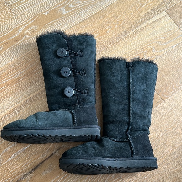 Ugg Boots - Picture 2 of 6